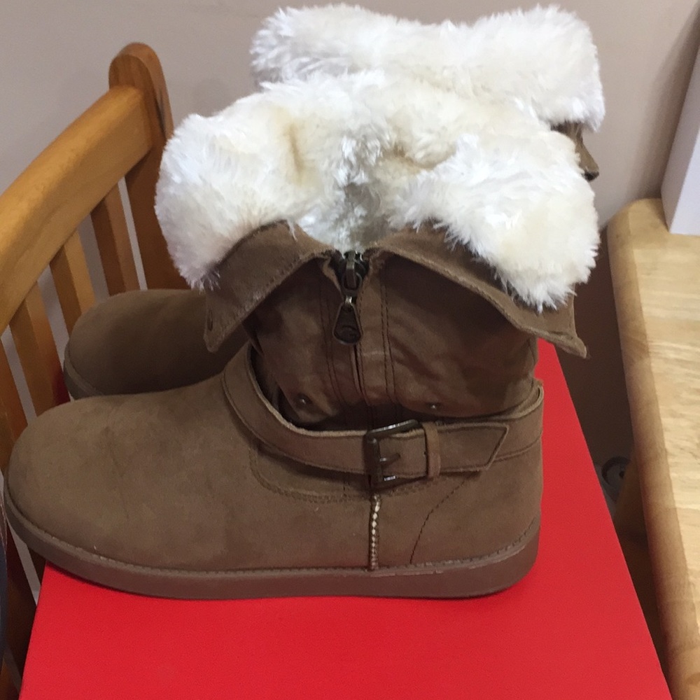 Boots - Picture 3 of 3